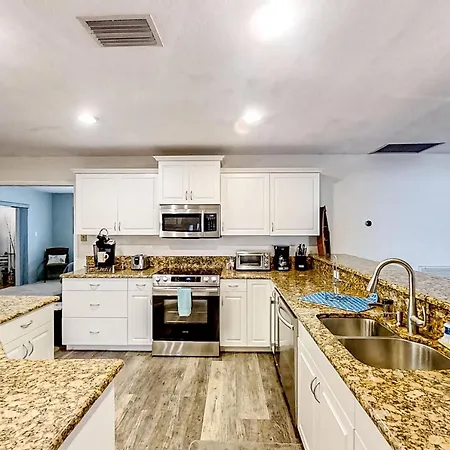 Lakefront Living